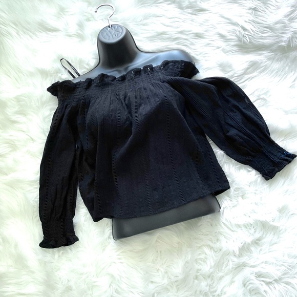 🖤MARCIANO OFF SHOULDER TOP 🖤 - Picture 3 of 7